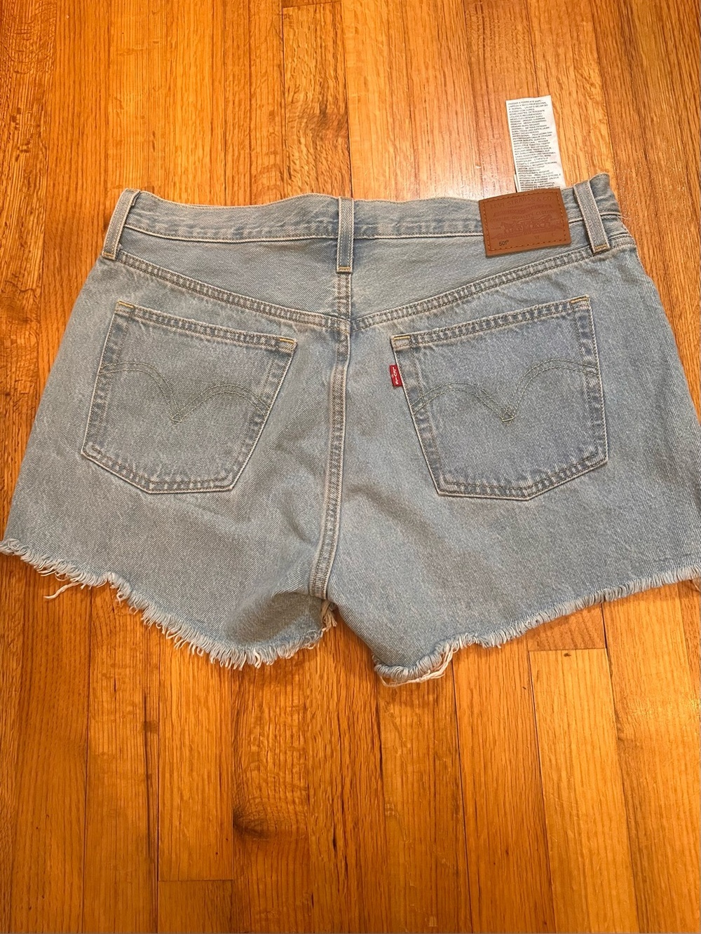 Levi's 501 shorts  denim with a distressed, raw frayed hem size 31(j6) - Picture 3 of 10